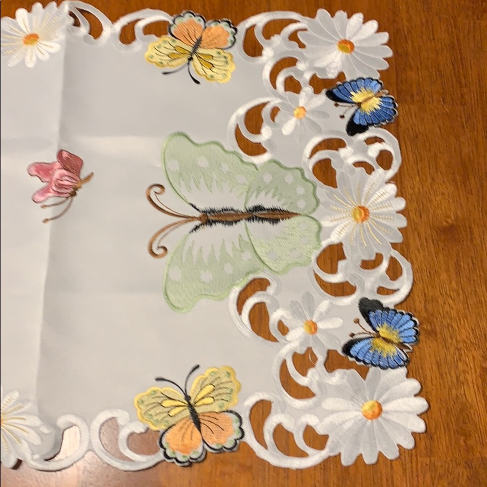 Table Runner - Picture 2 of 4